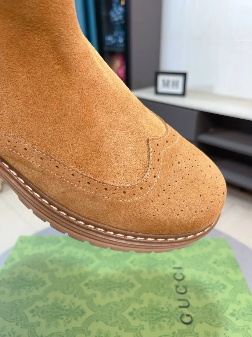 Men's shoes 💰540🌸🌸 (GUCCI) [cow lining plus velvet optional] [can be made without standard] New product Martin boots imported from Canada with full top layer high mercerized frosted fabric, punched using 3D digital technology, high-end and classy, ​​versatile to wear, full of three-dimensionality, close pictures will make you obsessed with the leather. You can't extricate yourself ~ the best on the market.          Fabric: Cowhide/Embossed Lining: Cowhide.          Please make a note when placing an order, sizes: 38-44 (37, 45, 46 can be customized and cannot be returned or exchanged) 5 colors available; black, gray, khaki, coffee, and earthy yellow